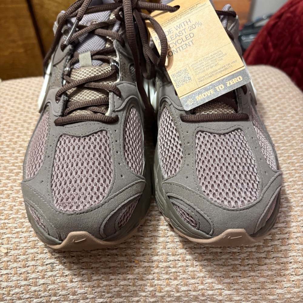 Nike Sneakers - Picture 3 of 7